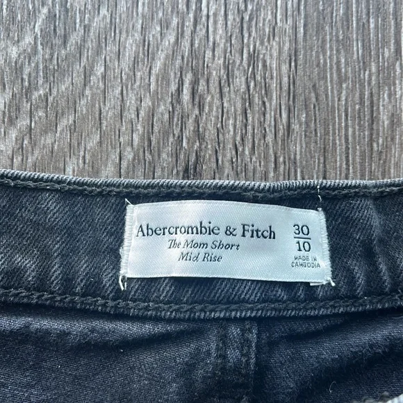Abercrombie and Fitch The Mom Short Mid Rise | Black | Size 30/10 - Picture 2 of 4